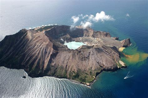 Whakaari/White Island eruption – Expert Reaction - Science Media Centre