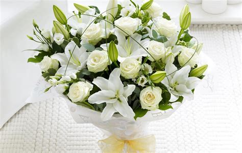 Sympathy Flowers | FLOWERS WORLD