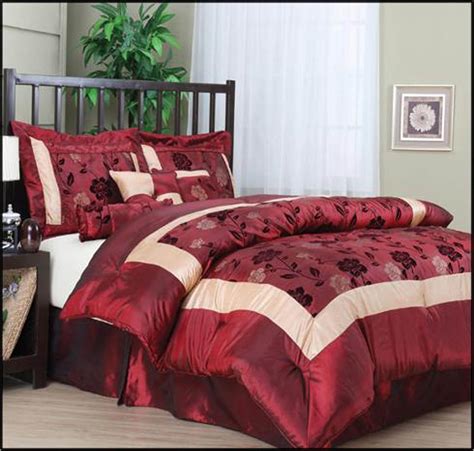 Red Bedspreads and Comforters