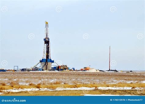 The onshore drilling rig stock photo. Image of wellhead - 178515978