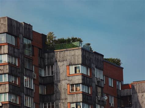 A Building with a Roof Garden · Free Stock Photo