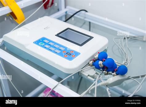 Electrocardiogram machine hi-res stock photography and images - Alamy