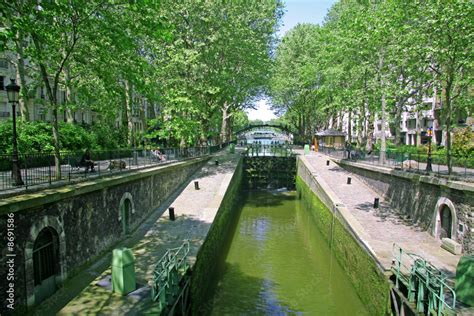 canal st martin Stock Photo | Adobe Stock