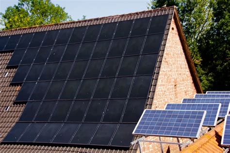 Three Different Types of Solar Panels - Surf Clean Energy