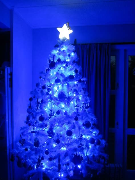 34 Blue Christmas Tree Decorations Ideas - Decoration Love