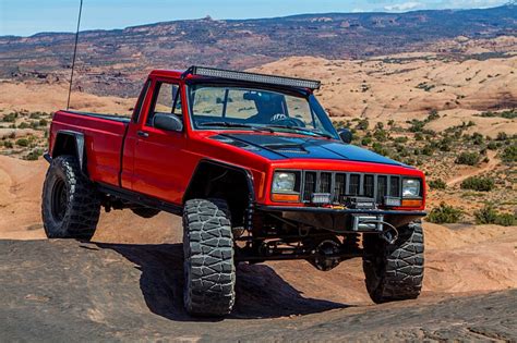 Jeep Comanche Full of Custom Tricks