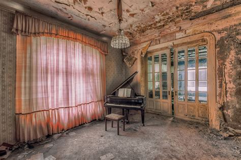 Photographer Finds Abandoned Buildings In Europe And Immortalizes Them ...