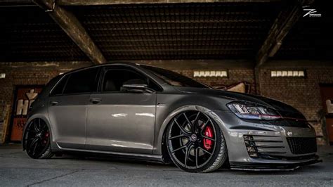 Golf MK7 Turbo GTI rebaixado com rodas aro 20