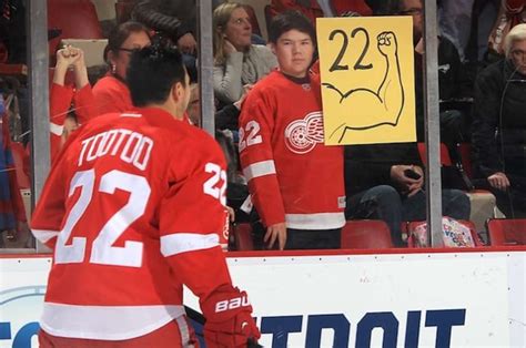 10 fan signs in NHL arenas that made us laugh - The Hockey News