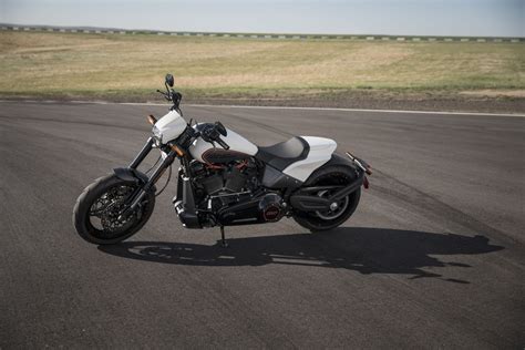 HARLEY-DAVIDSON FXDR 114 (2018-2021) Specs, Performance & Photos ...