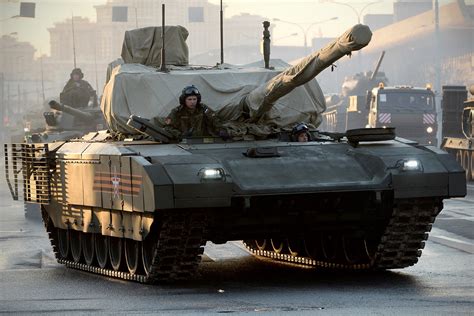 Putin's new T-14 Armata tanks debut in Ukraine - Newsweek