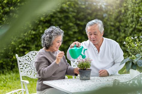 Outdoor Activities for Seniors Provide Health Benefits