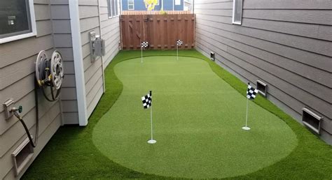 Get your Backyard Putting Green: Installation & Cost | Synthetic Turf NW