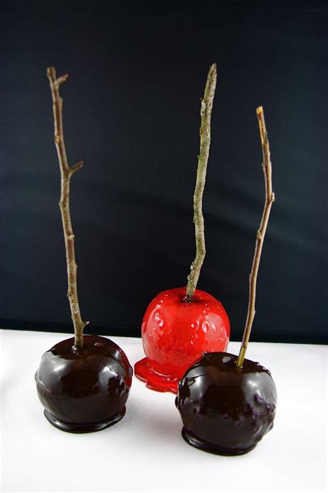 Halloween Candy Apples - The Culinary Chase