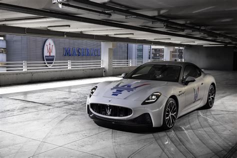 Maserati Granturismo in Pics: See Design, Features, Interior and More ...