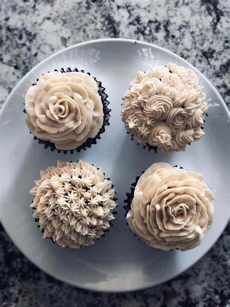 [Homemade] Chocolate Cupcakes Buttercream Icing : r/food