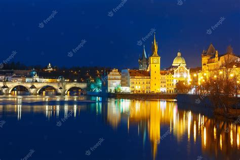 Premium Photo | Vltava River and Old Town at night in Prague