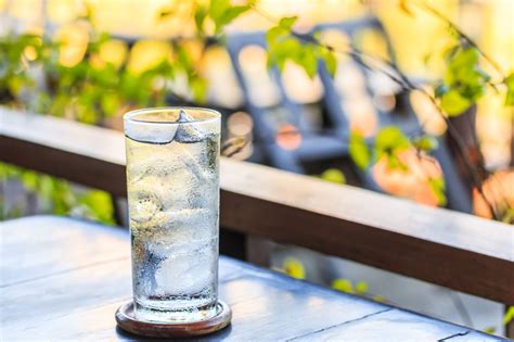 Cold water: 5 reasons why we love drinking it