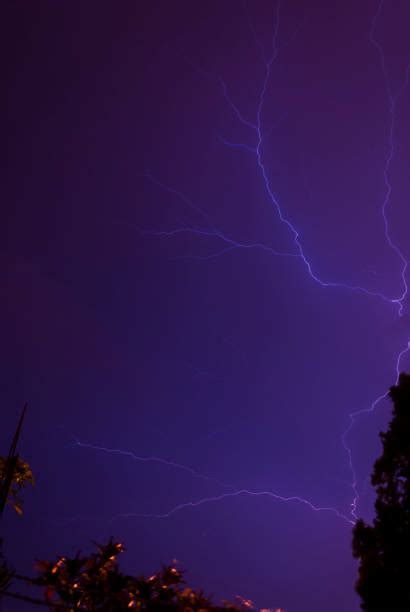 160+ Lightning Hitting House Stock Photos, Pictures & Royalty-Free ...