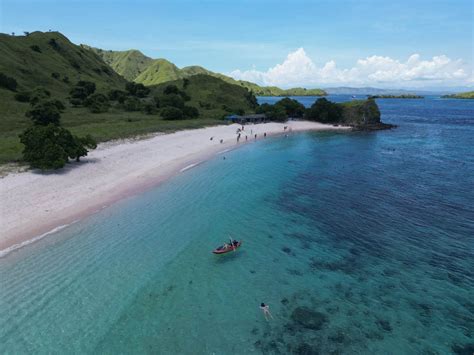 Explore Komodo's Breathtaking Beaches An Idyllic Getaway