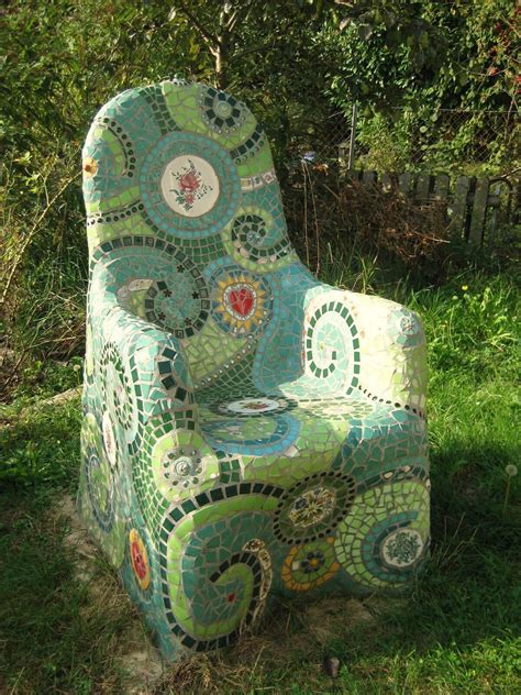 47 Best DIY Garden Mosaic Ideas (Designs and Decorations) for 2021