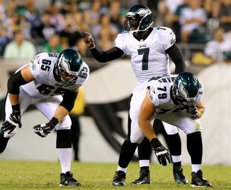 Mike Vick Wins The Eagles Starting QB Job