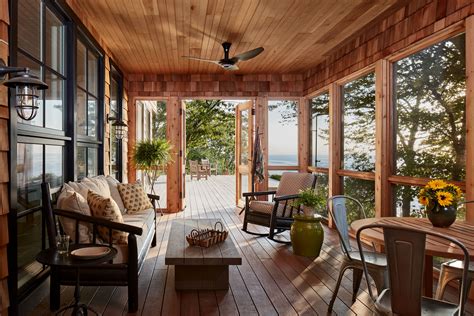 Lakeside cabin mixes cozy interiors and beach house style | Homes & Gardens