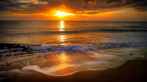 Ocean Waves during Sunset · Free Stock Photo