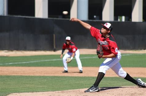 Men’s baseball defeats Hawaii Pacific University in close game - The Chimes