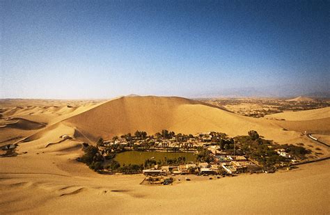 Huacachina Village - Famous Desert Oasis in Peru | 絶景, ロライマ山, コルコバードのキリスト像