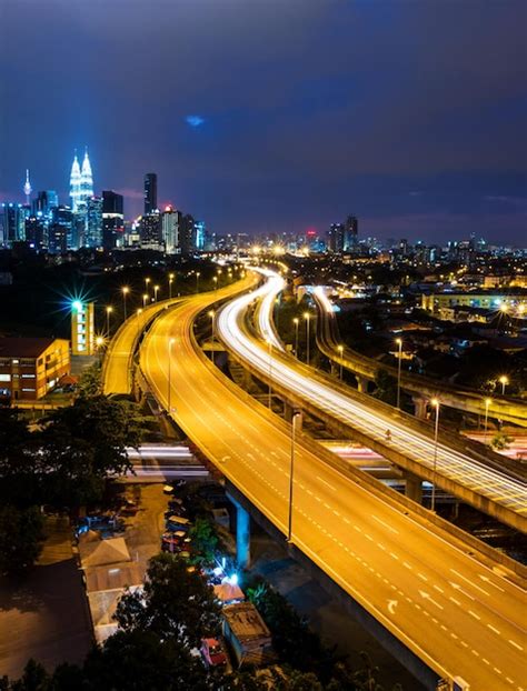 Premium Photo | Kuala lumpur skyline at night