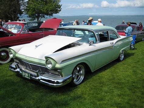 1957 Ford Fairlane - Information and photos - MOMENTcar