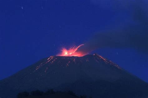 Volcano Eruption of Indonesia's Mount Slamet Threatens 24K | Newsmax.com