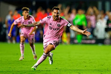 Lionel Messi scores incredible game-winning free kick goal in MLS debut