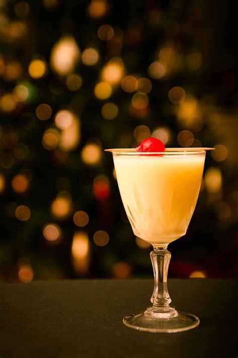 Snowball drink recipe: How to make the Christmas classic - an Advocaat ...