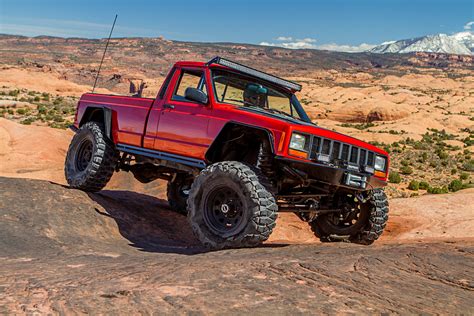 Jeep Comanche Full of Custom Tricks