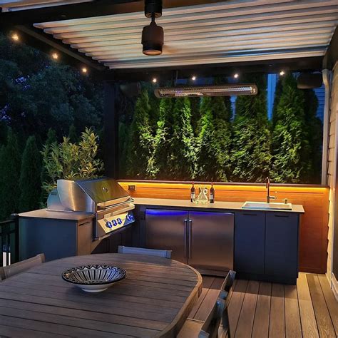 Modern Outdoor Kitchen