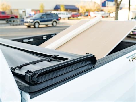 Gator SFX Tri-Fold Tonneau Cover | RealTruck