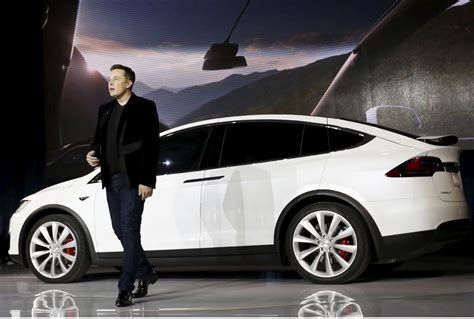 Tesla launches the new Model X. Elon Musk: “It’s time to move to a new ...