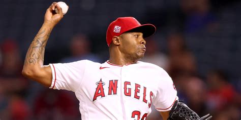 Raisel Iglesias, Angels reach deal