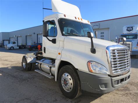 2009 Freightliner single axle - Next Truck Sales