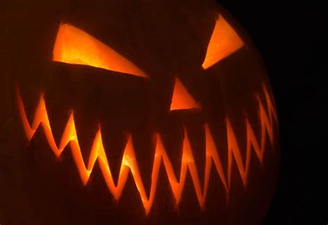 Scary pumpkin faces 🦇🎃 45+ jack o'lantern carving ideas to scare the ...