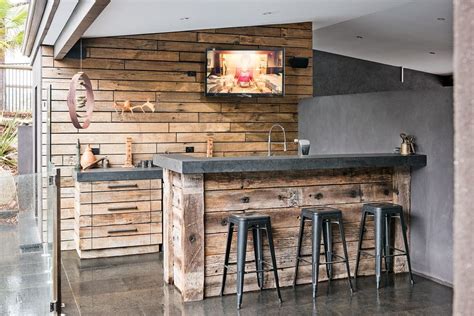 16 Elegant Rustic Home Bar Designs