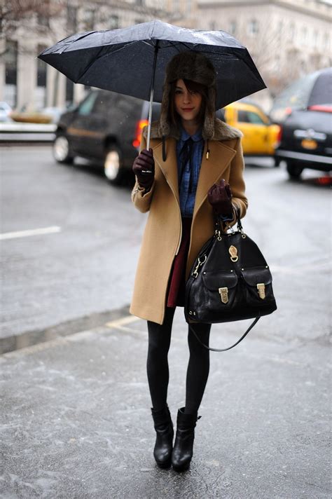 These 12 Rainy-Day Outfit Ideas Prove That Style Is 100% Waterproof ...