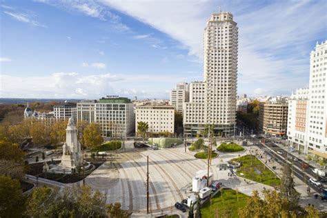 La Plaza De Espana Madrid