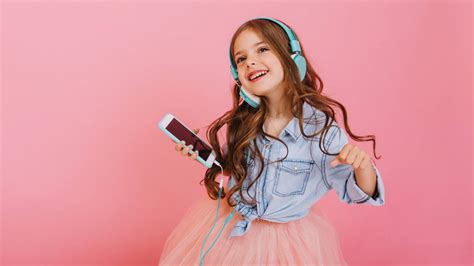 15 Best Dance Songs for Kids To Download ASAP