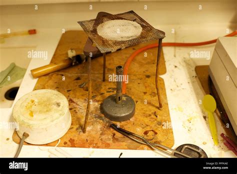 Bunsen burner hi-res stock photography and images - Alamy