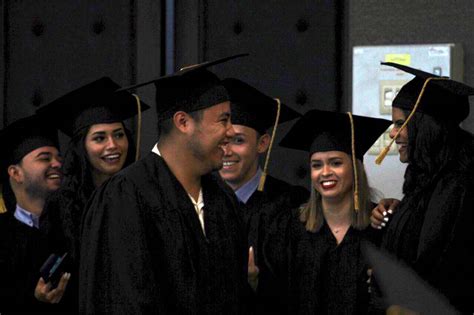 Entrañables momentos se vivieron en la primera graduación de UNAH-VS ...