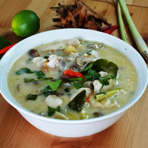 Thai coconut chicken soup - How to prepare the authentic Tom Kha Gai