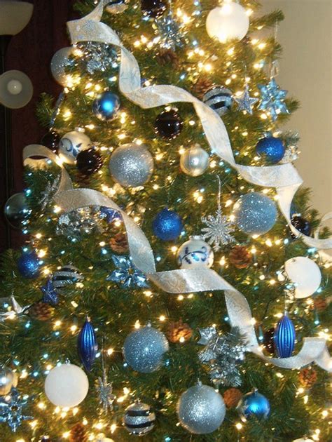 21 Incredible Christmas Tree Decorations